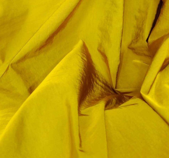 380t 주름진 20d 청동색 70GSM 크레이프 메탈릭 패션 나일론 호박단 원단(다운 재킷 코트용) (1)